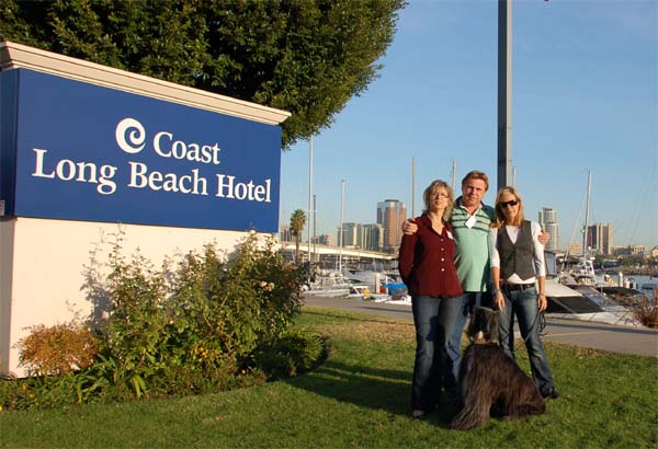 Spoločné foto pred hotelom